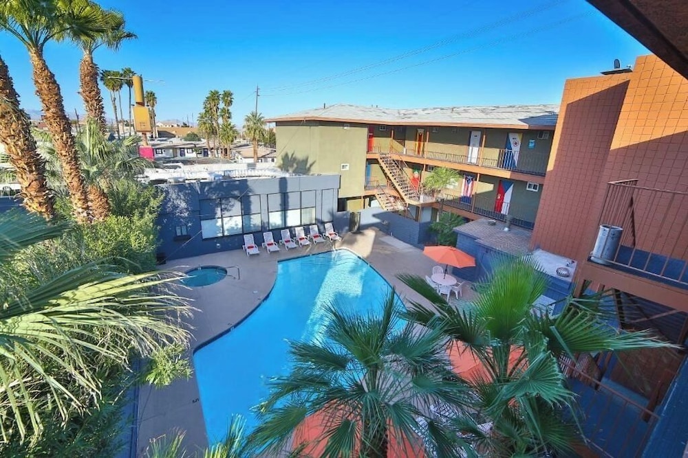 Motel6 Las Vegas, NV - Downtown Fremont St Experience 17/31
