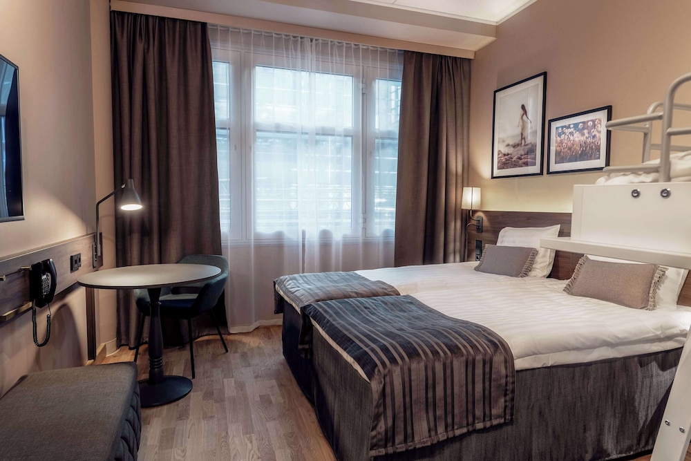Family, Twin Beds, 2 Murphy Beds