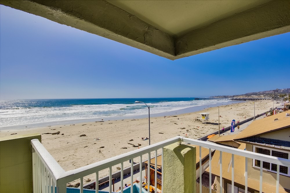 Surfer Beach Hotel 43/59