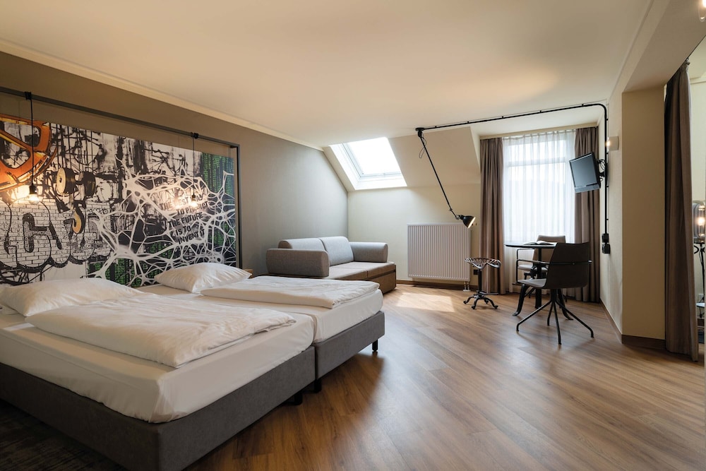 Sunday Hotel Bad Boll 12/46