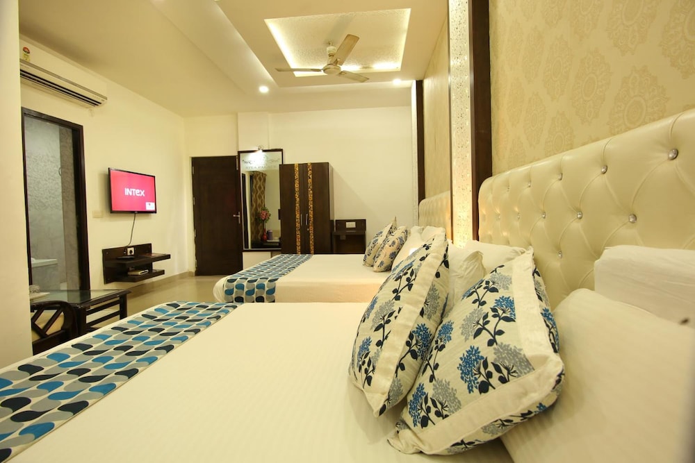 HOTEL RIYA PALACE 49/50