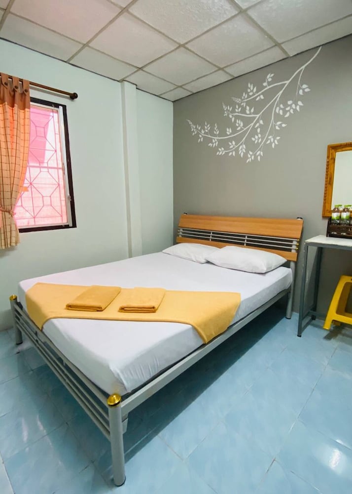 BUDGET, DOUBLE BED, WITH FAN