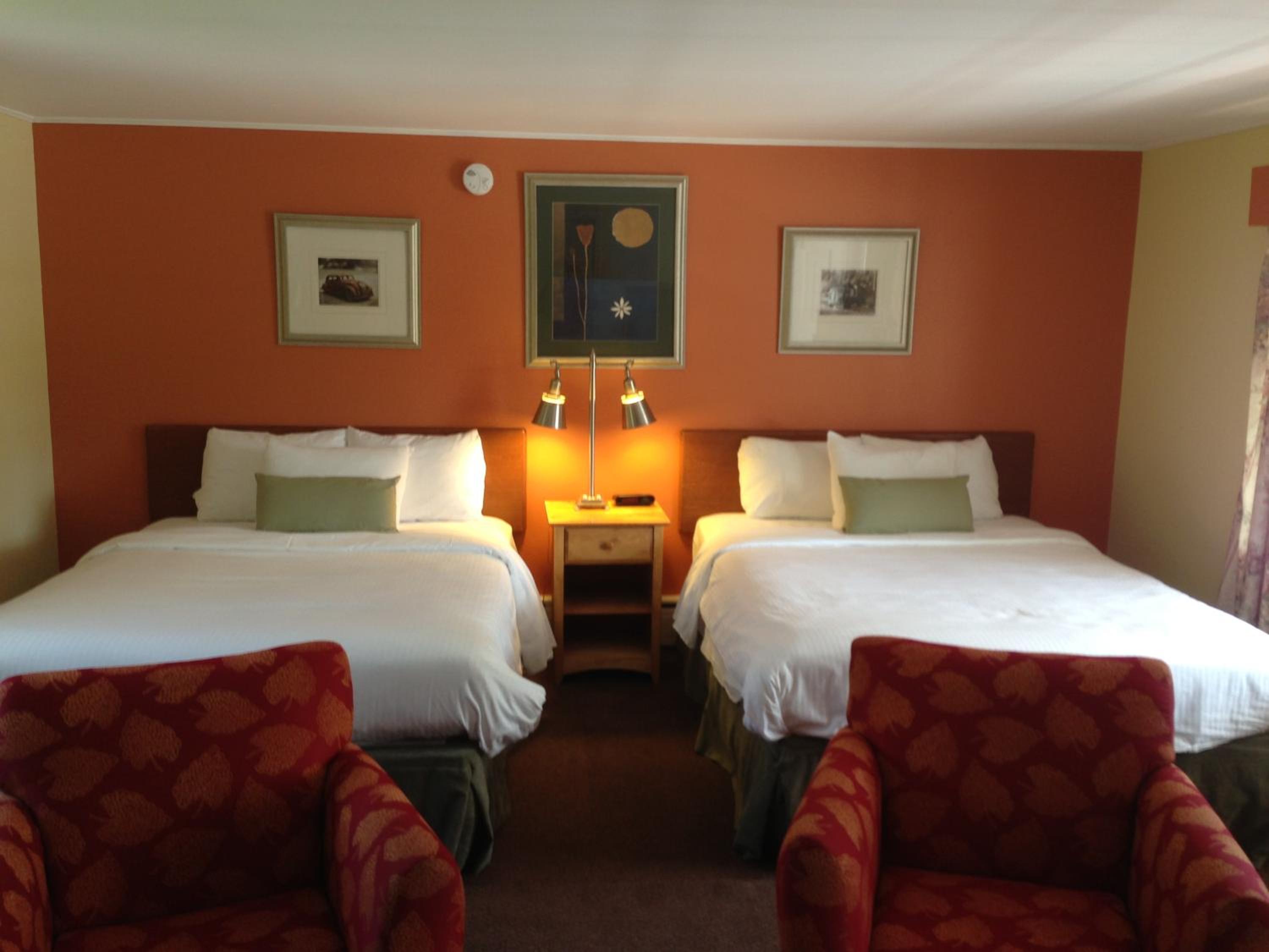 Deluxe, Queen Bed, Four Winds Country Motel 4/10