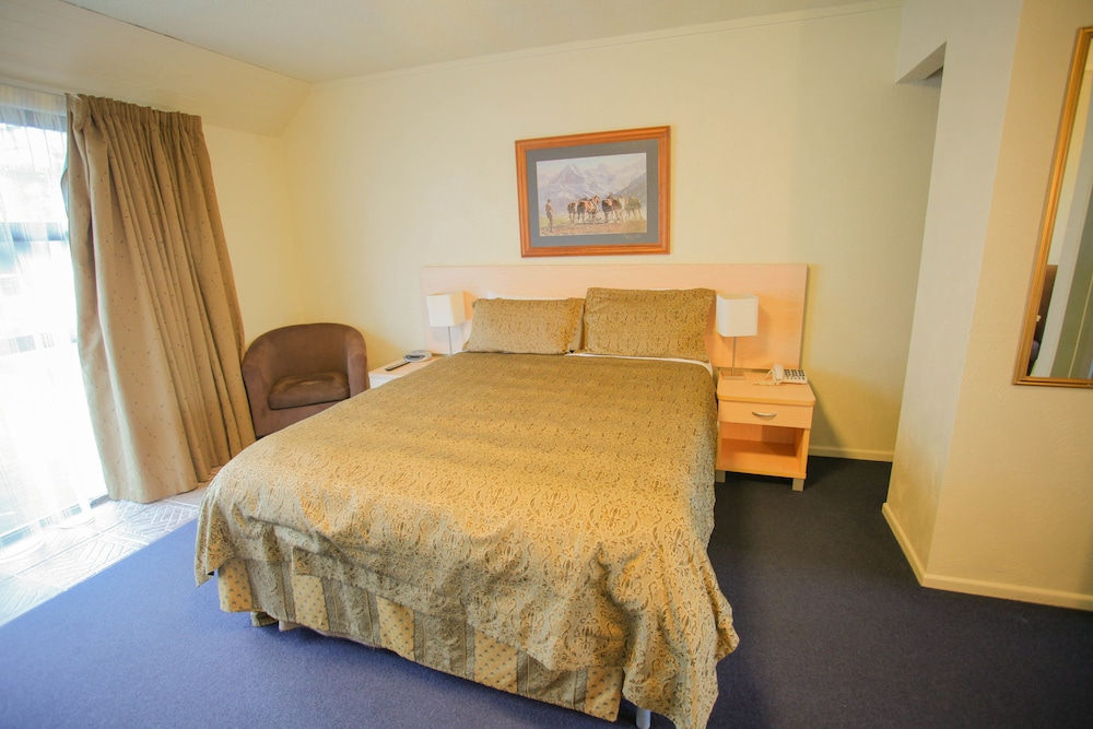 SUPERIOR, DOUBLE BED, BATHTUB