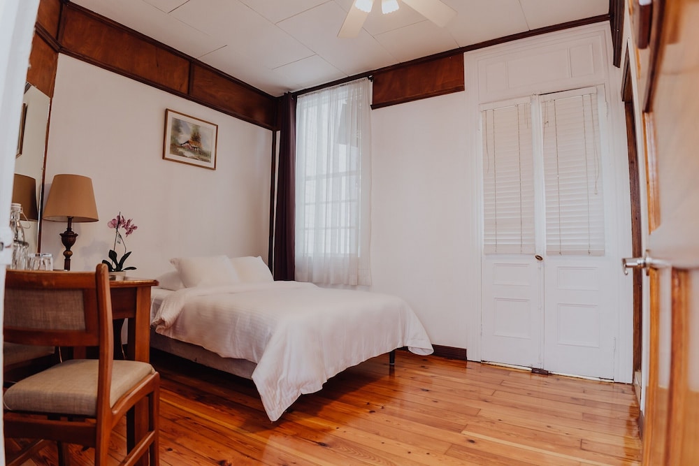 DELUXE, DOUBLE BED