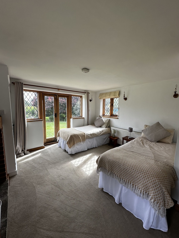 Dunsfold B&amp;B 26/44