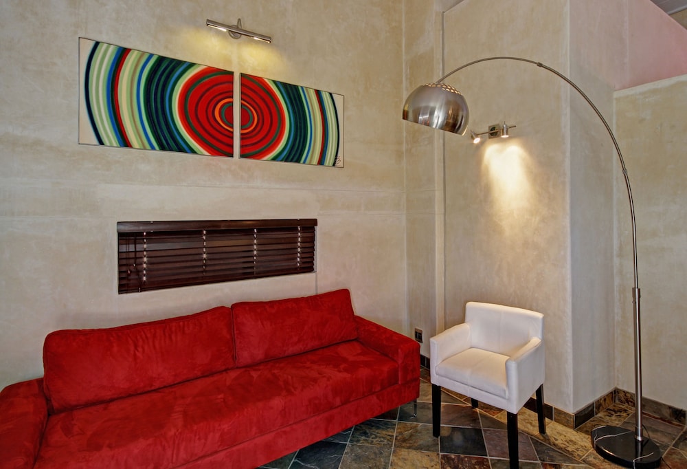 Hartmann Suites 9/15