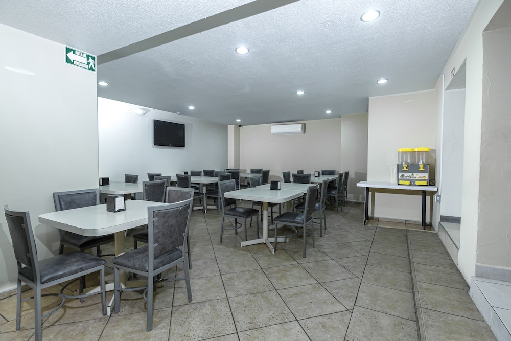 Hotel Plaza Del Arco 39/50