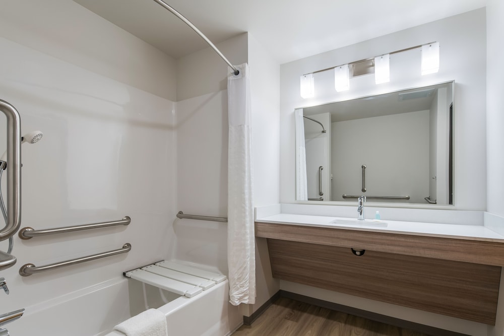 Room, King Bed, Accessible, WoodSpring Suites Tacoma - Lakewood 3/4
