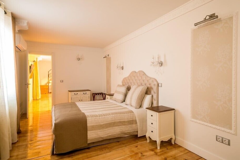 DELUXE, DOUBLE BED