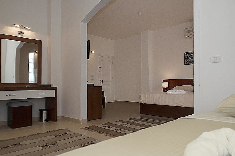 Elaria Hotel 68/68