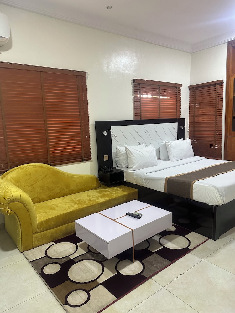 SUPERIOR, KING BED, CITY VIEW
