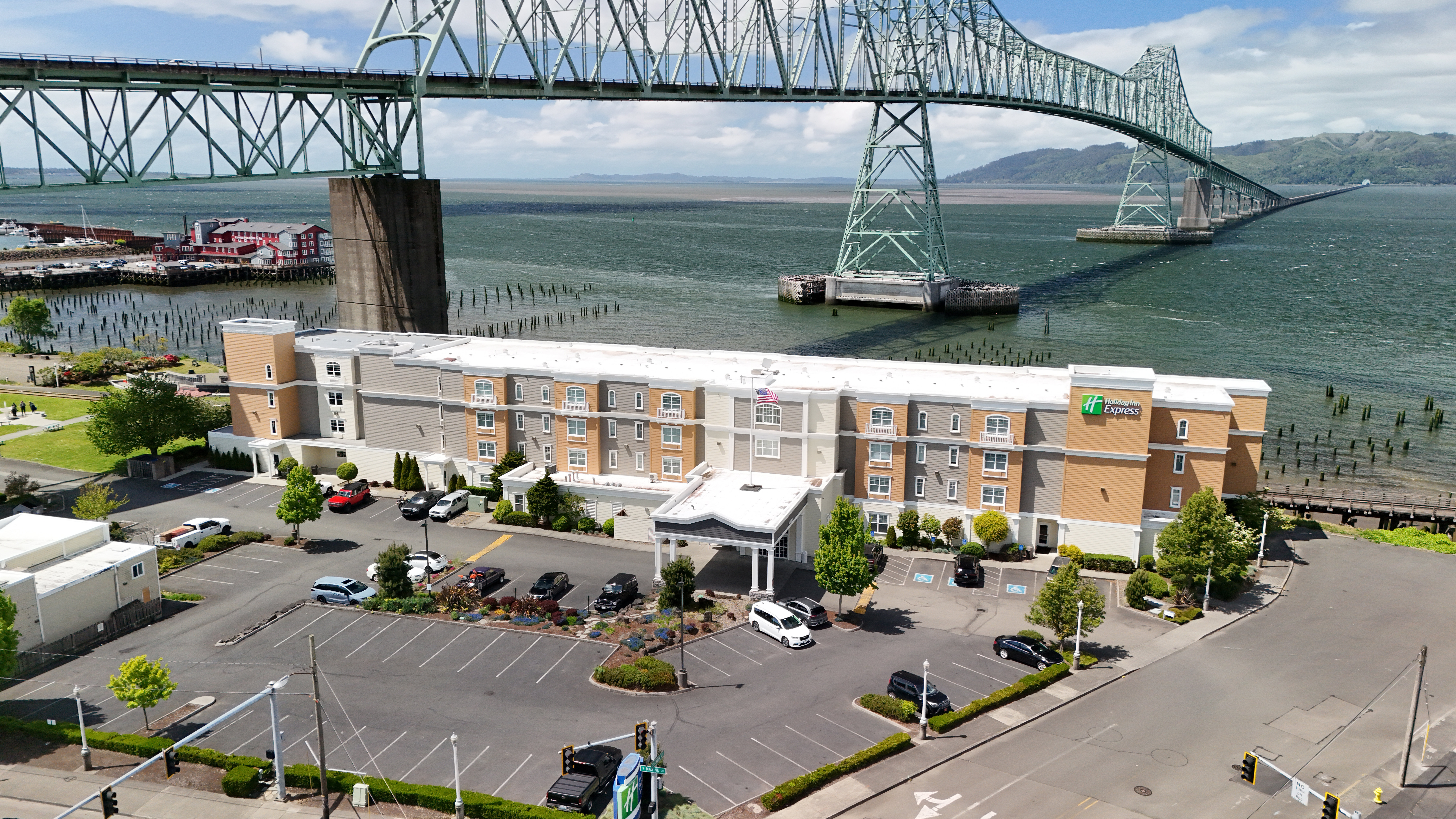 Holiday Inn Express Hotel Suites Astoria 9/69