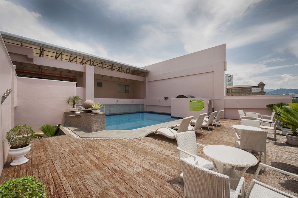 Diamond Suites and Residences 33/38