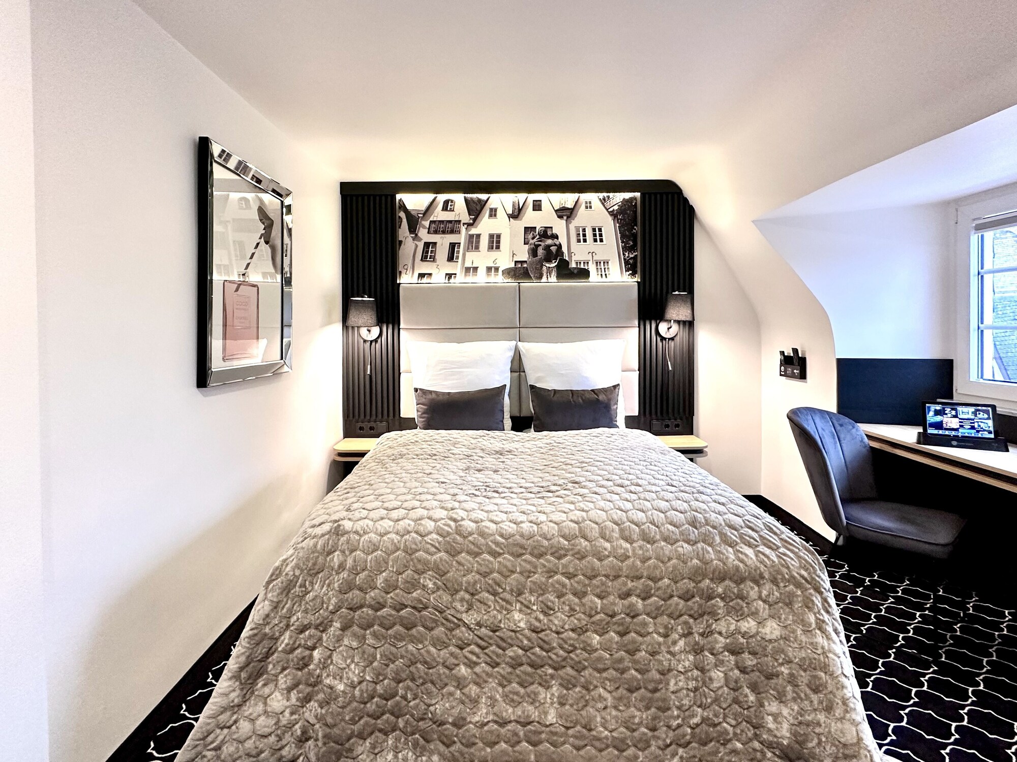 Junior Suite, Studio, Queen Bed 3/5