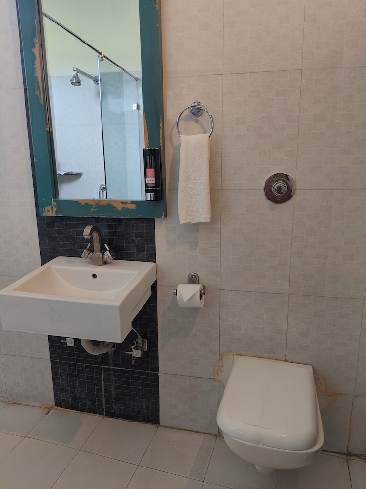 Acorn Hideaway Resort and Spacorbett 48/50