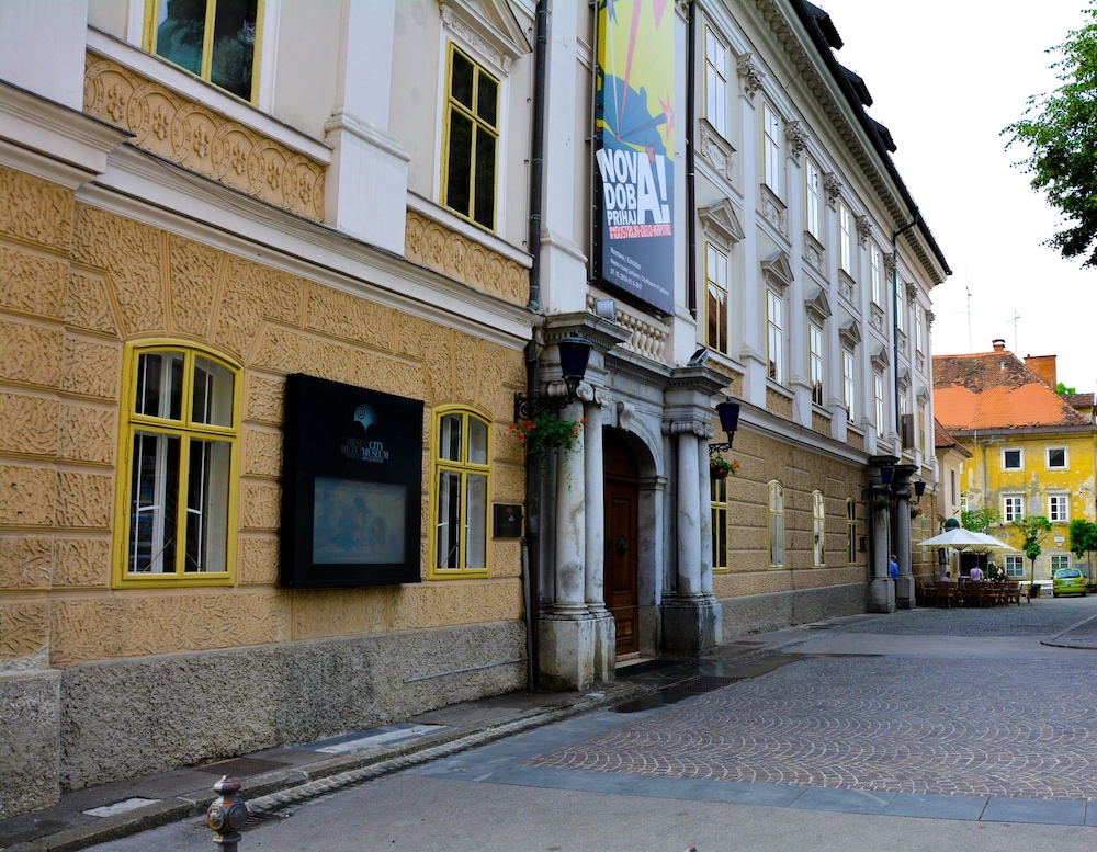 Hotel Mrak 83/94