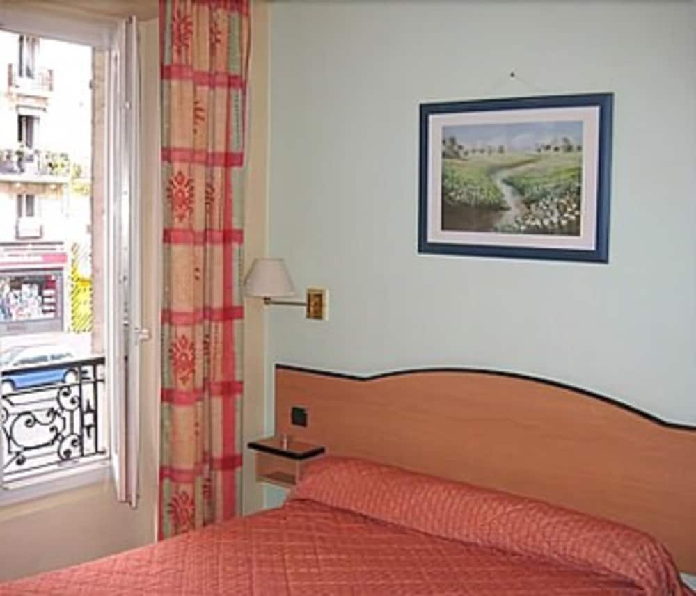 Hotel Ferney Republique 19/25
