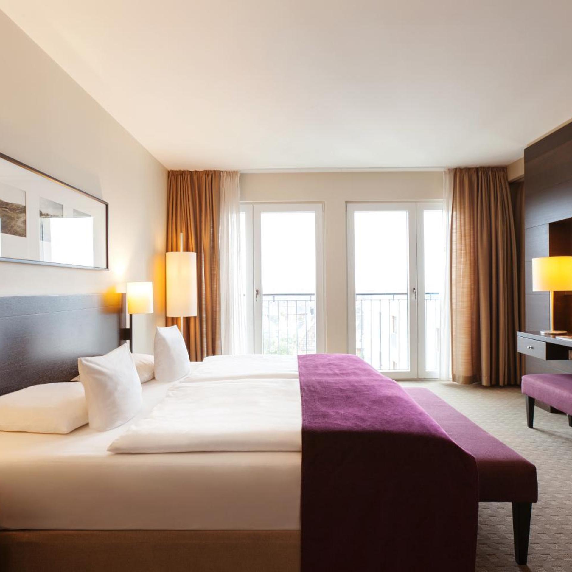 Suite, Land View