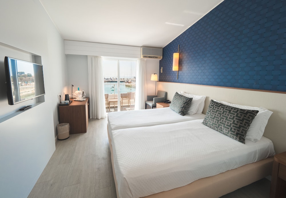 Hotel Baia 12/48