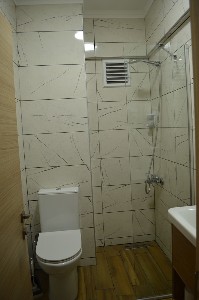 Megas Hotel 44/45