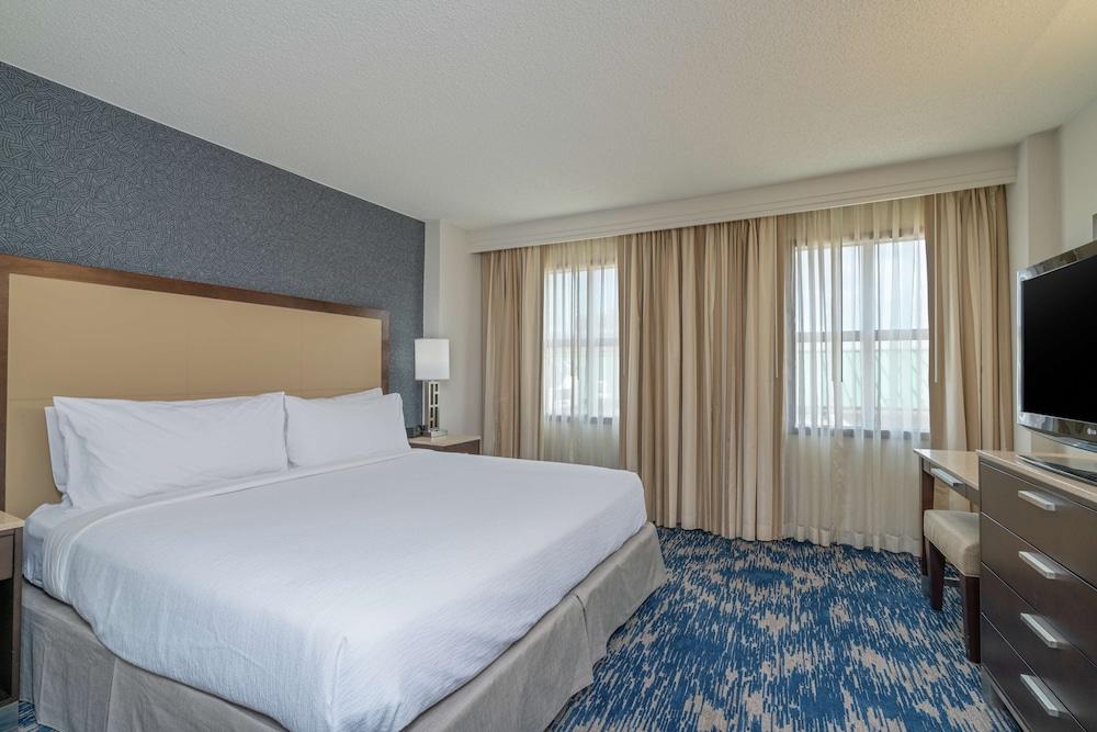 Embassy Suites Alexandria Old Town 12/51