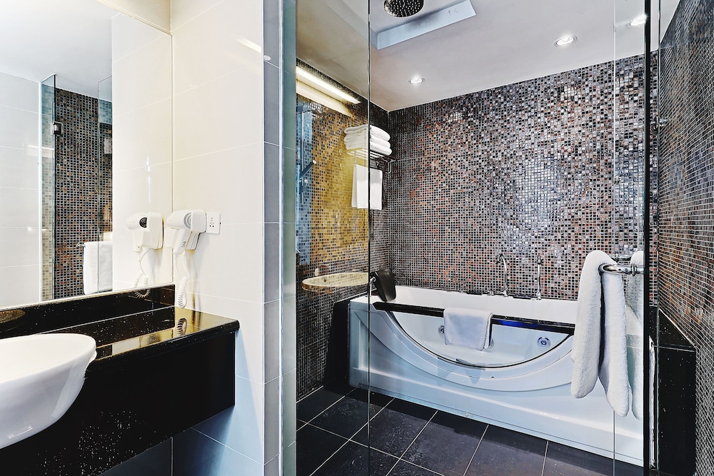 Hotel Sixty3 50/52