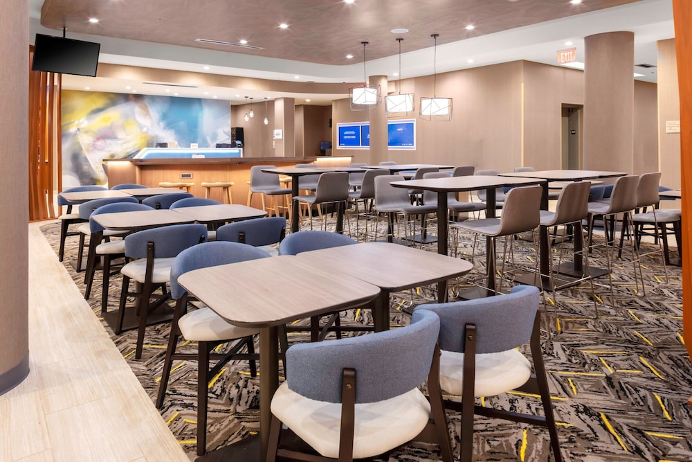 SpringHill Suites Kansas City Airport 17/33