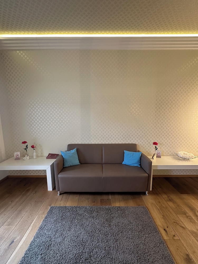 Helvetia Suites 32/52