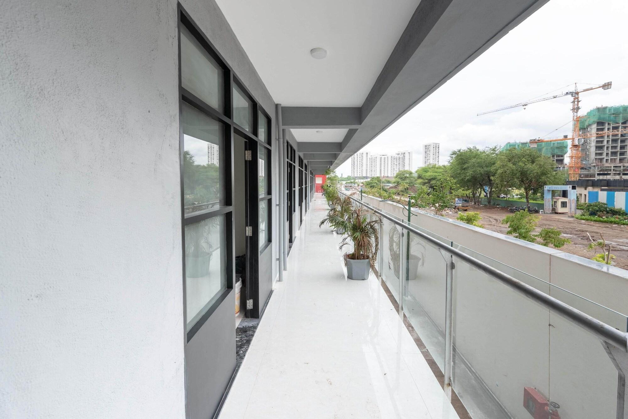 StayBird - B Suite, Business Hotel, Kharadi (ex I suite Beacon) 1/52