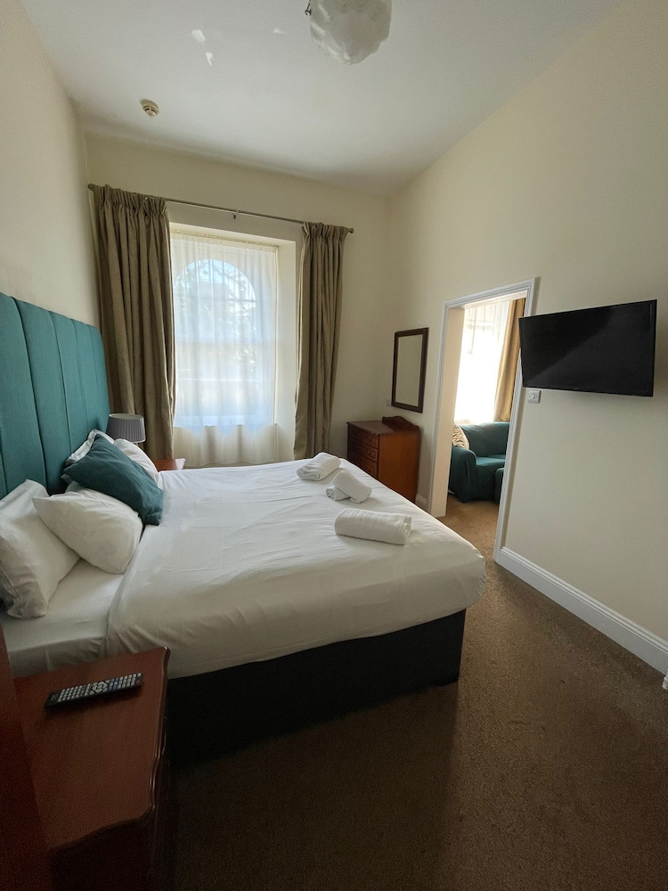 Crofton House Hotel 13/68