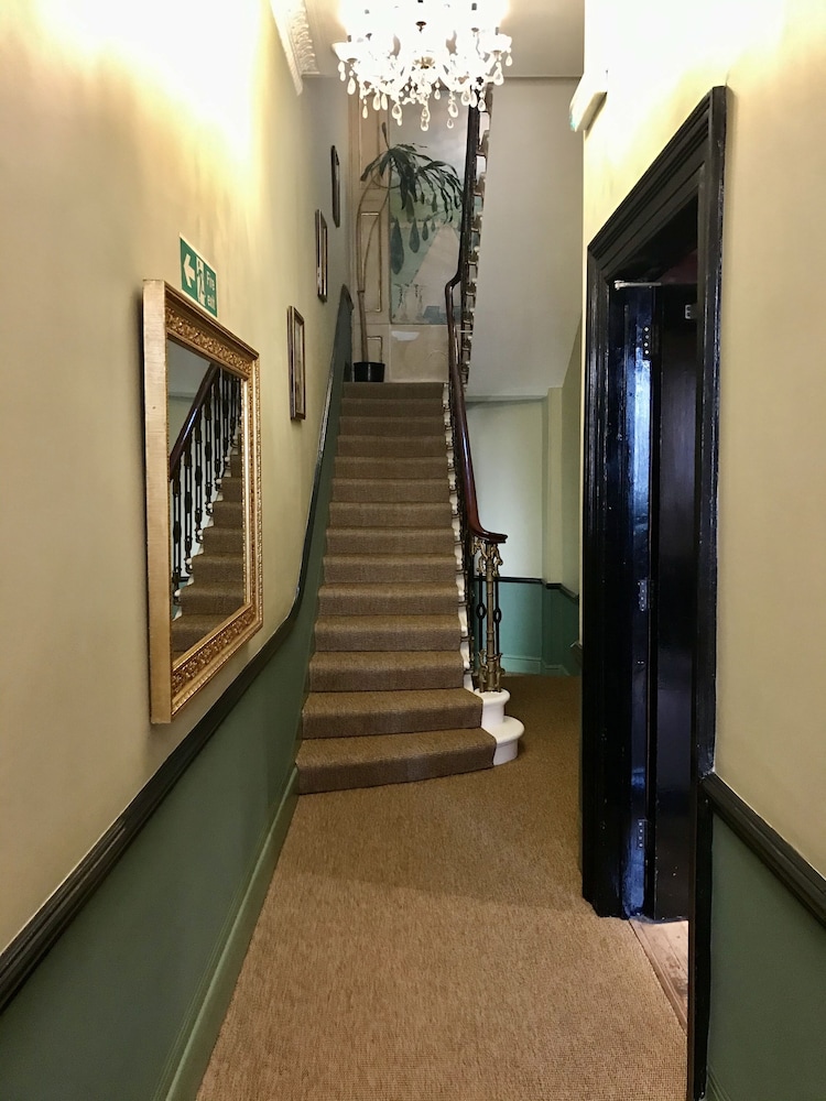 Rhodes Hotel 45/66