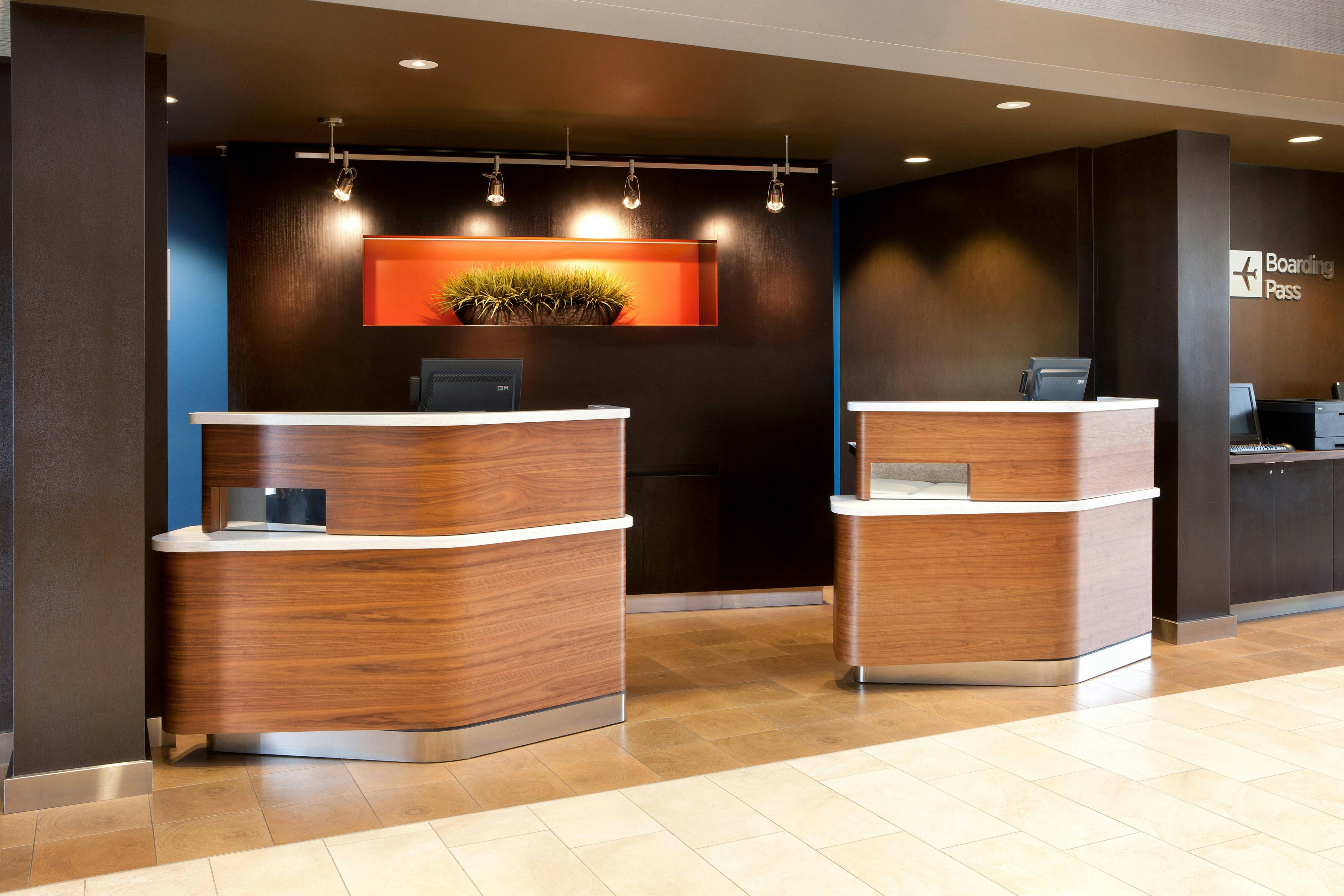 Lobby at Courtyard By Marriott Oakland Airport, OAKLAND - CA