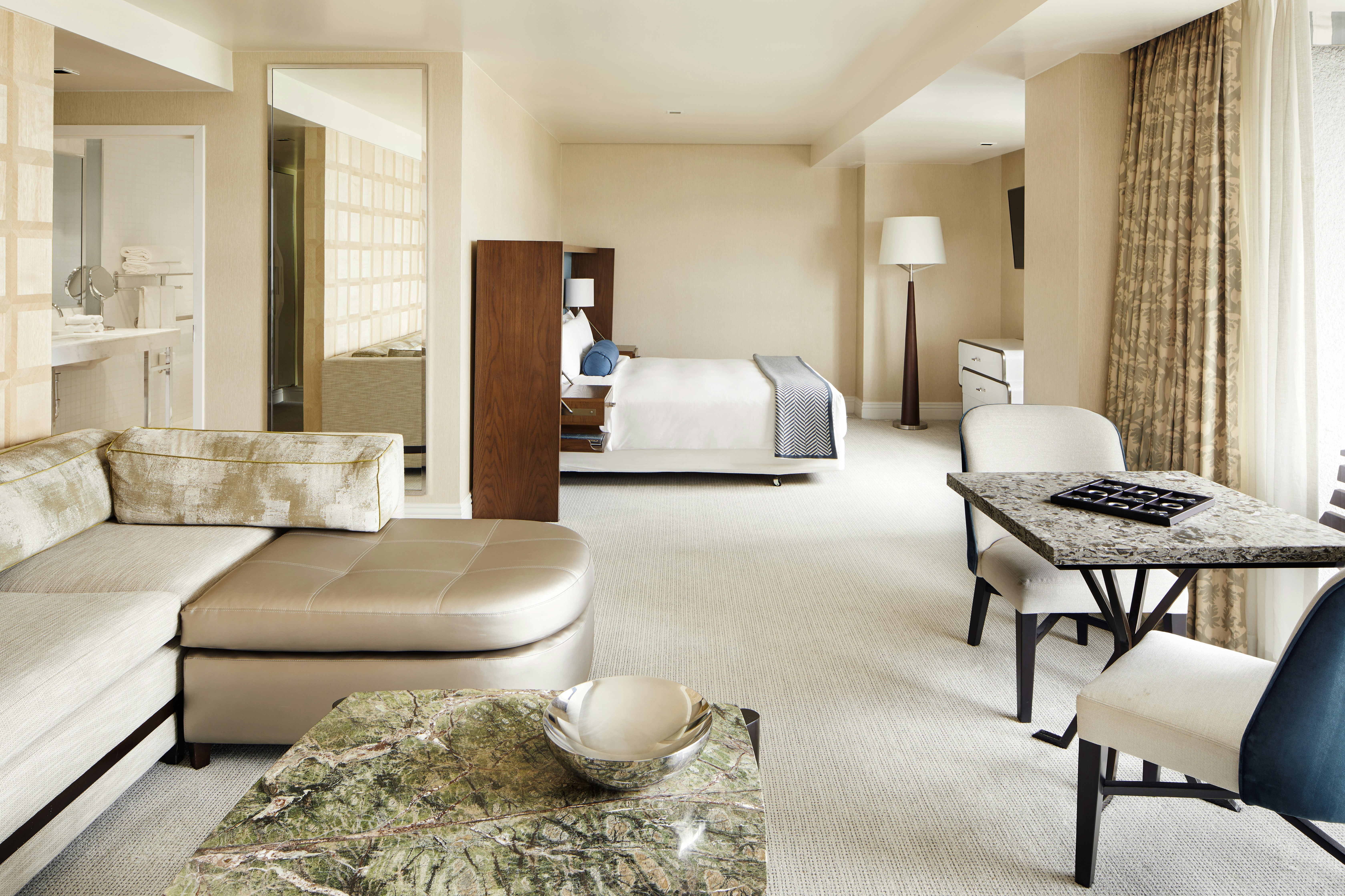 SUITE, WITH VIEW, ACCESSIBLE