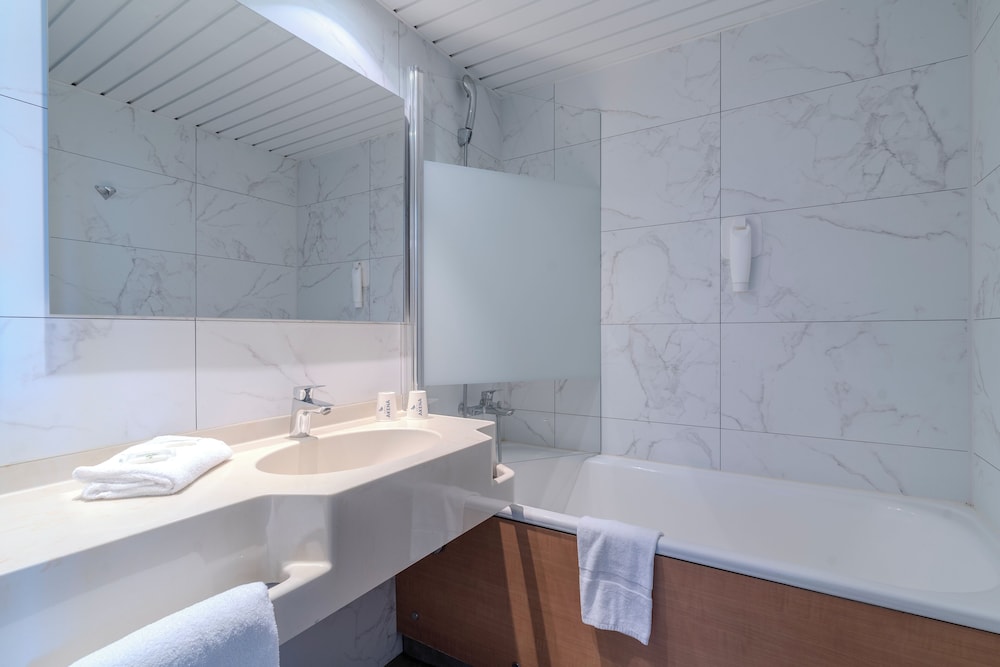 The Originals Boutique Hotel Beausejour Poitiers Nord Futuroscope 46/46