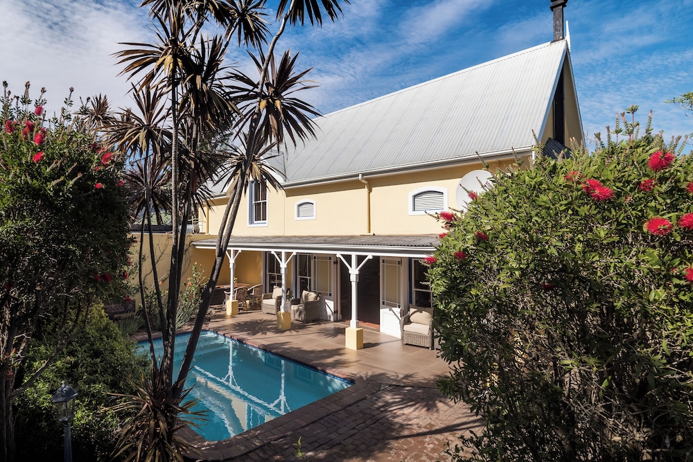 Plumwood Boutique Hotel 31/32