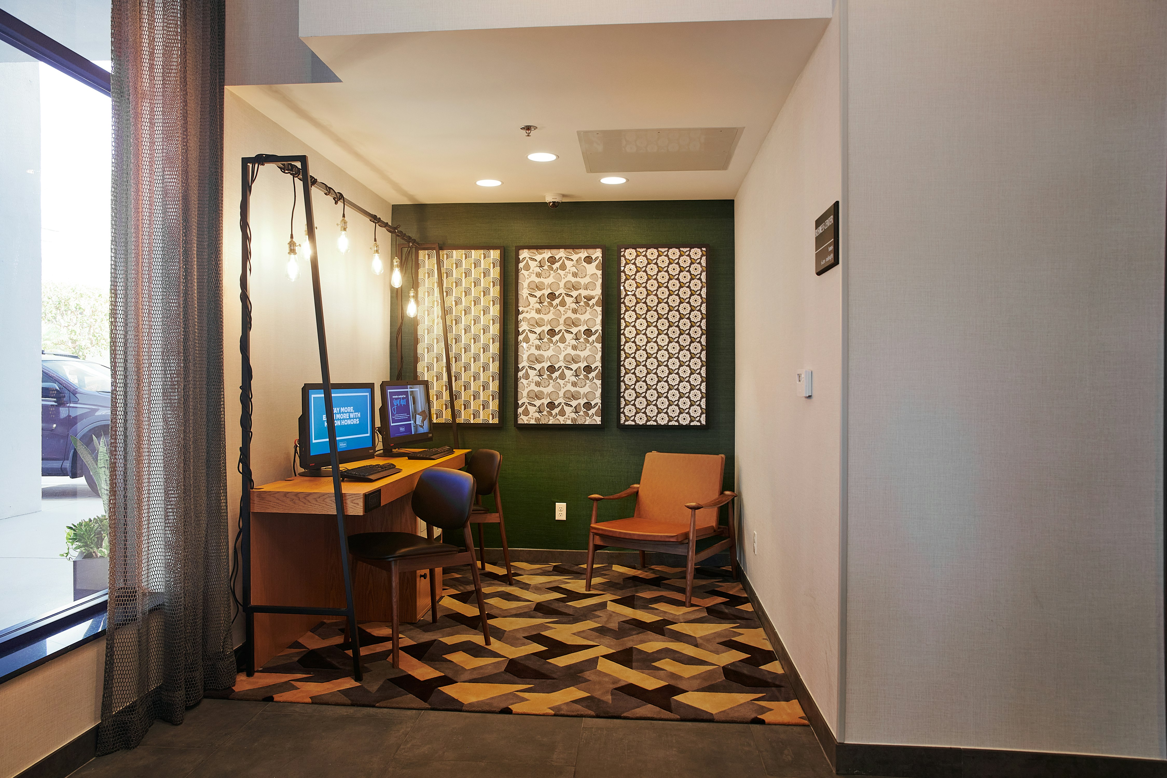 Hampton Inn and Suites Los Angeles /Sherman Oaks (ex Hampton Suites LAX Van Nuys) 19/29