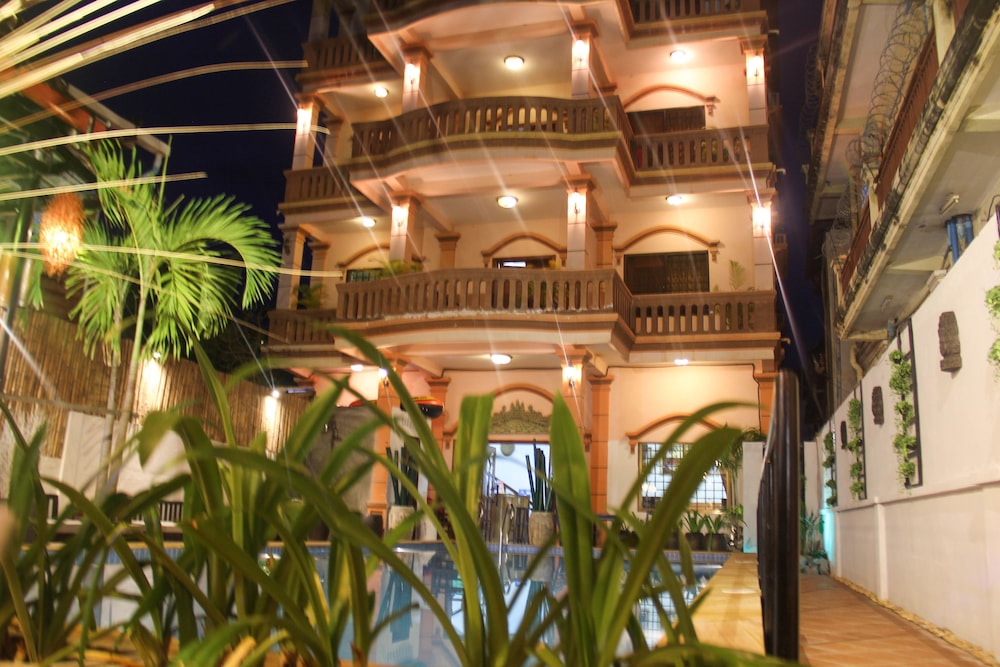 Tropical Breeze Guesthouse 2/45