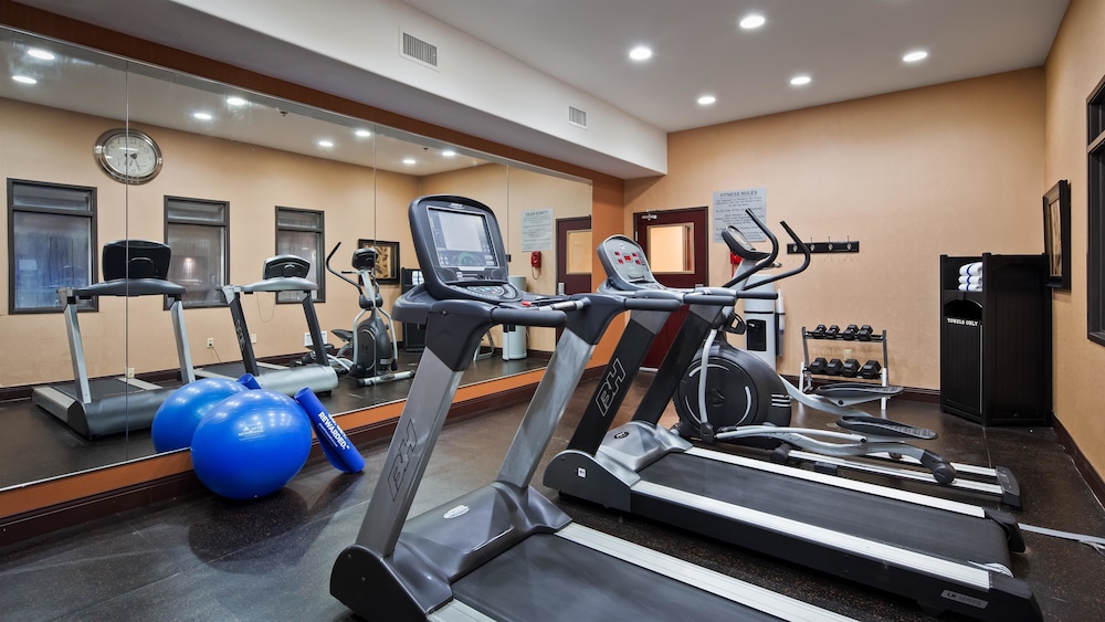 Best Western Plus KC Speedway Inn & Suites 15/31