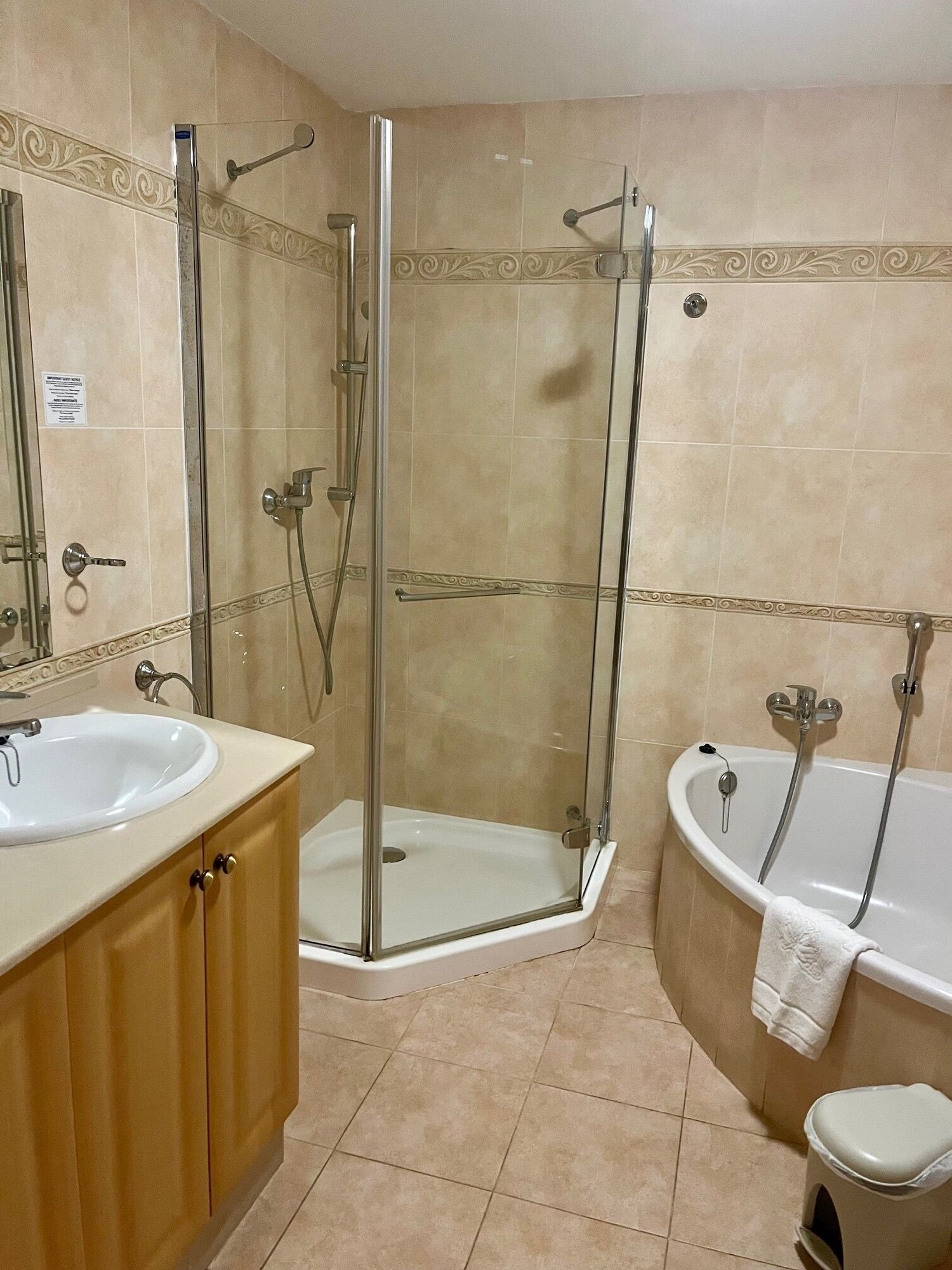 شقة بسريرين منفصلين بإطلالة على المسبح بغرفتي نوم مع أريكة، Marbella Beach Resort at Club Playa 4/6
