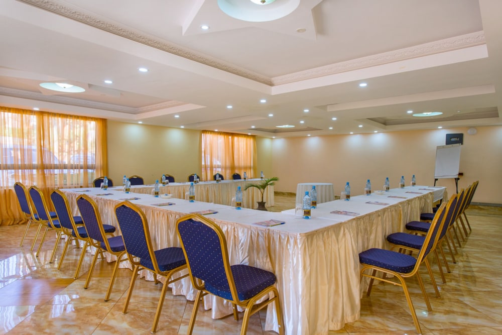 Phoenicia Hotel 40/50