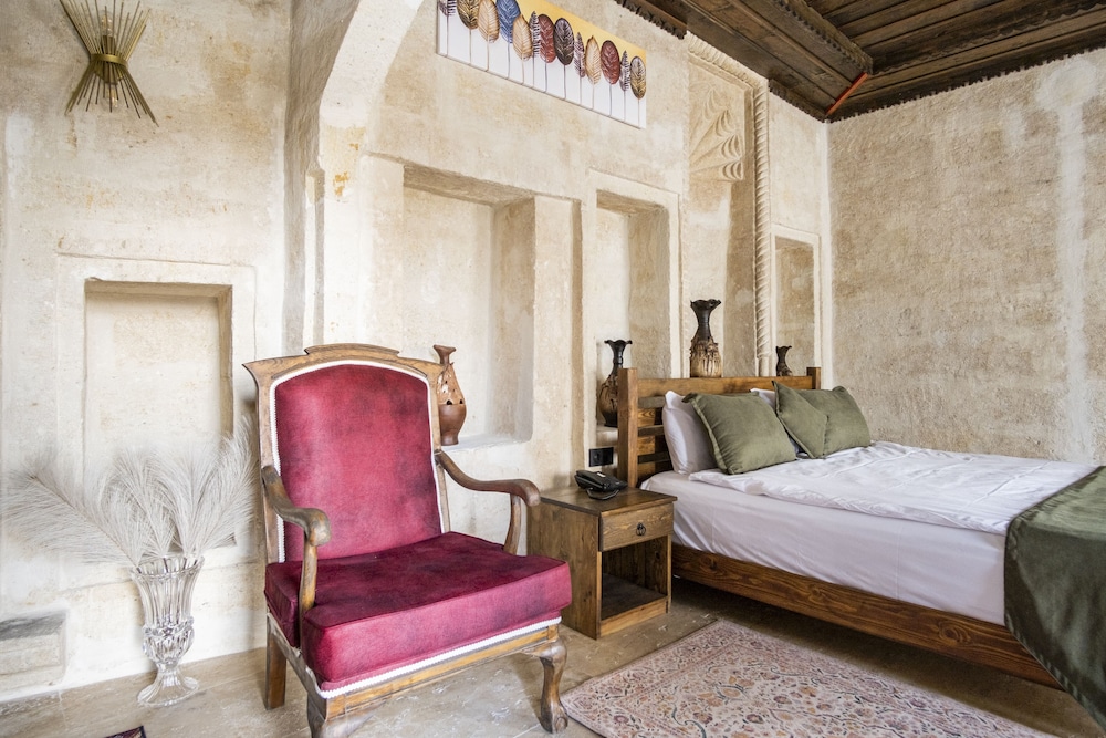 Uzay Cave Suites 24/50
