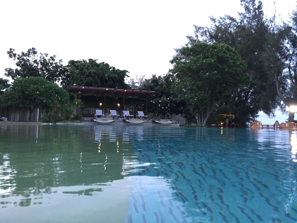 Away Baan Nub Kluen Beachfront At Huahin 17/29