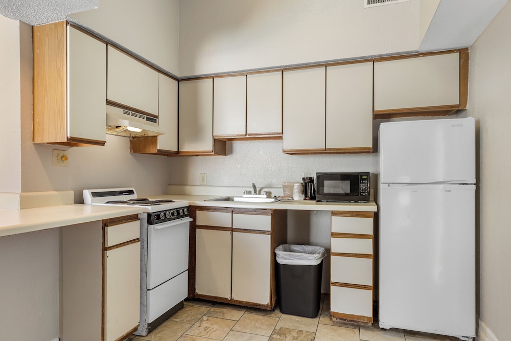 Ocean Crest Inn and Suites 51/51