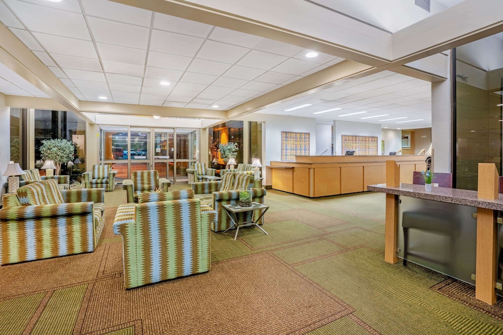 La Quinta Inn & Suites by Wyndham Seattle Sea-Tac Airport 39/48