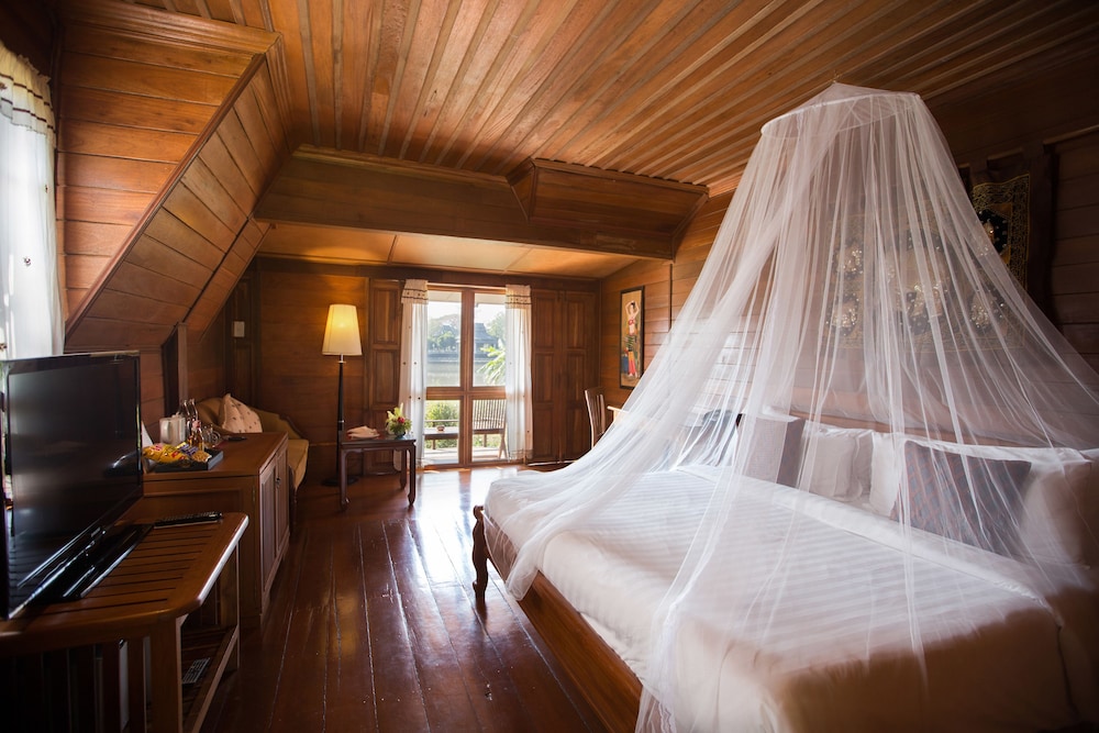 Imperial River House Resort 11/50