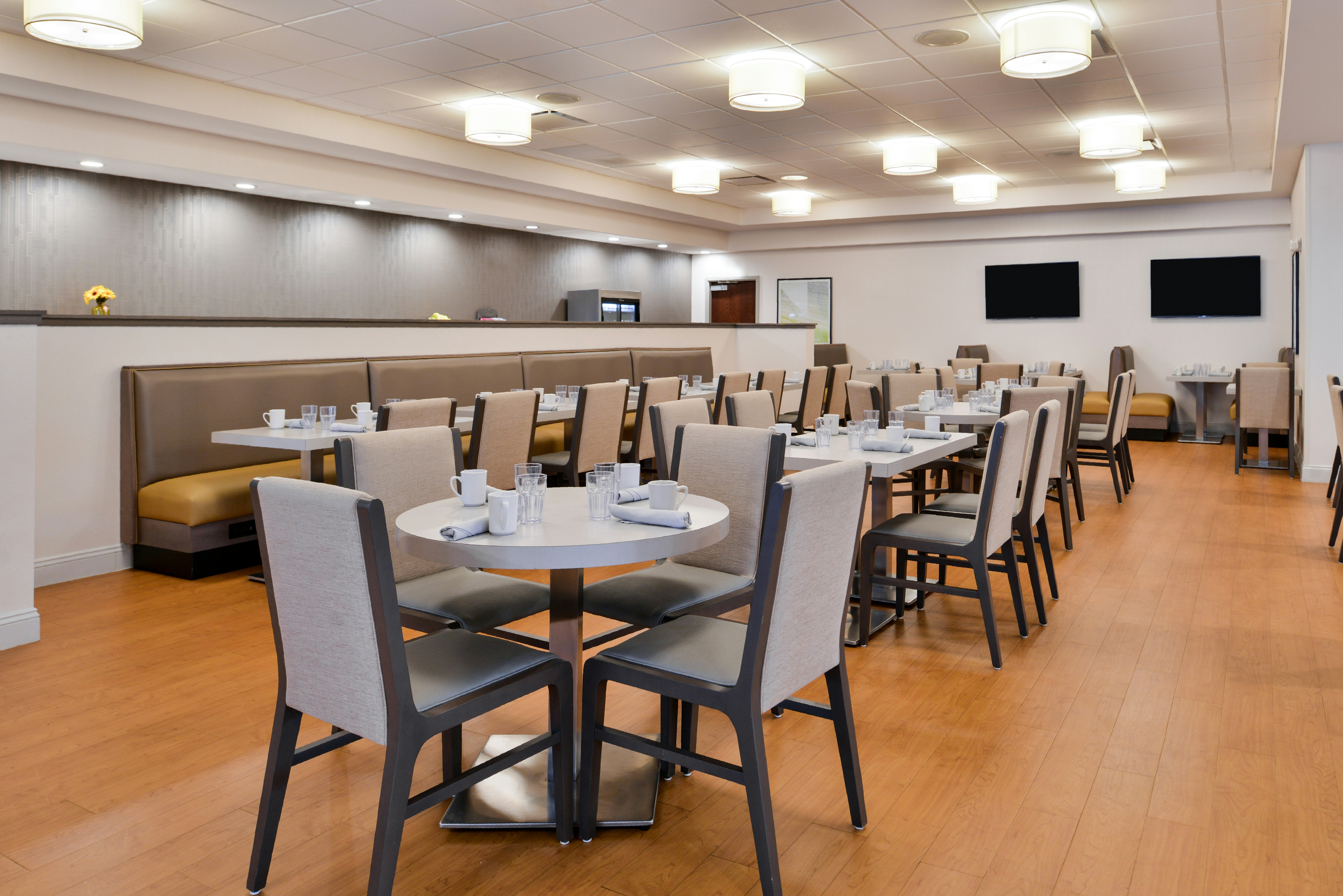 Holiday Inn Hotel and Suites Rochester Marketplace 60/64