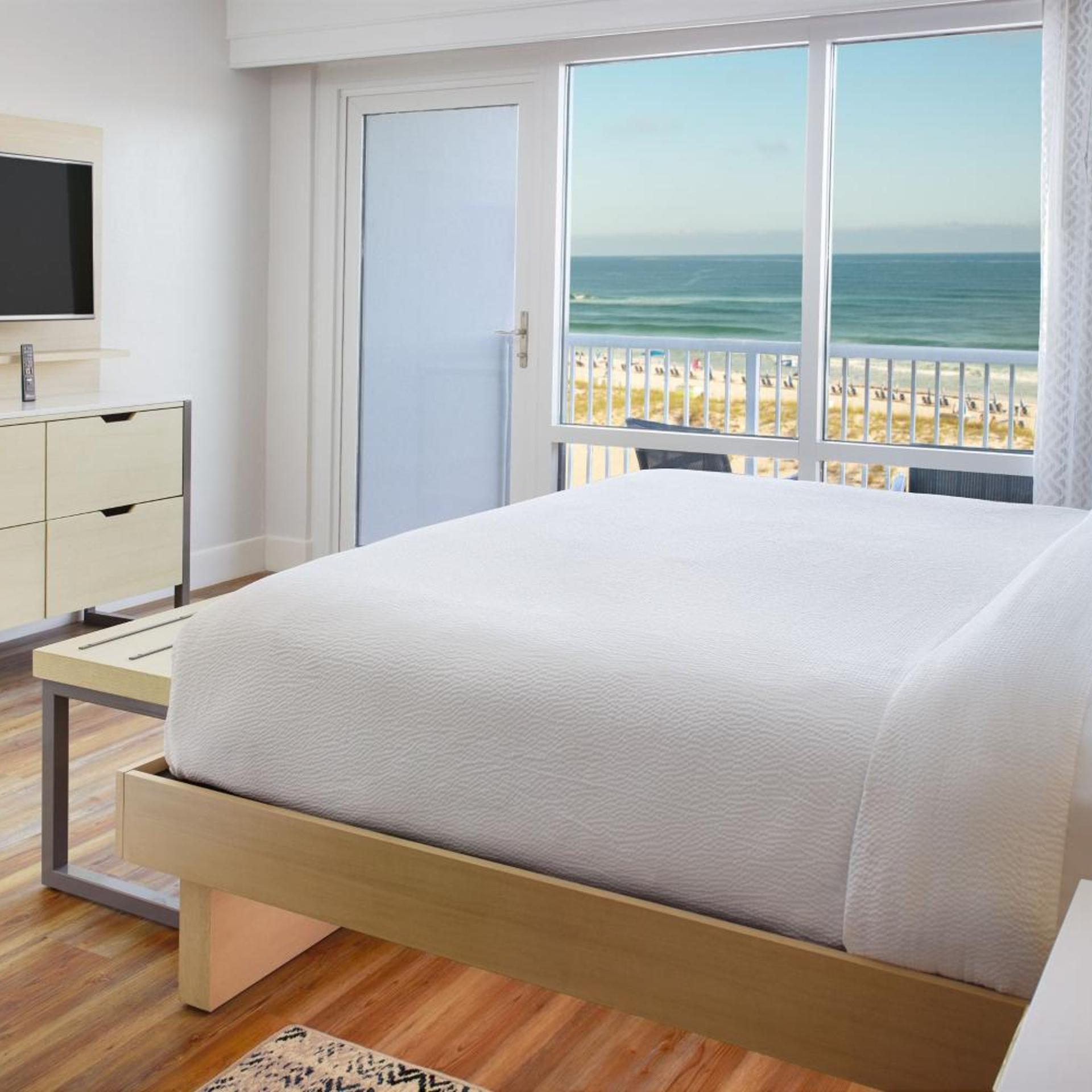 Studio, King Bed, Gulf Front, Balcony