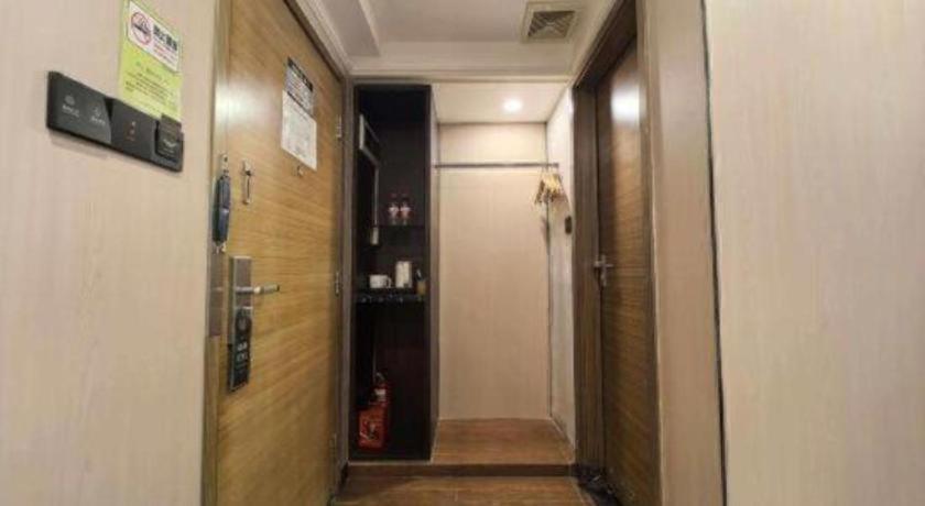 Shenzhen Futian Huaqiang South Feiyuan Hotel 24/49