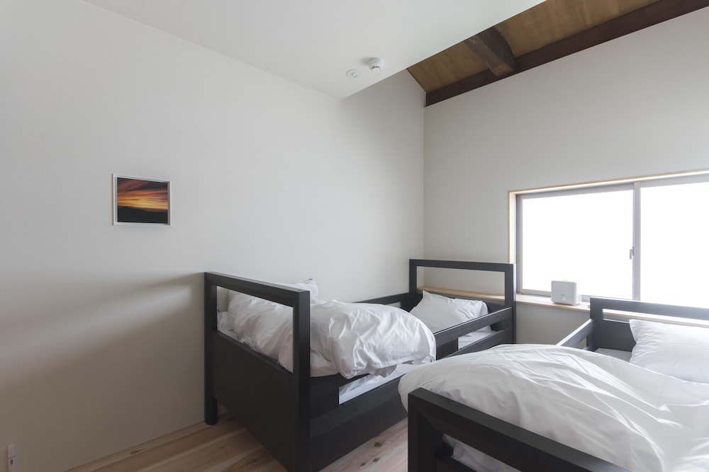 BASIC, TWIN BEDS, SHARED BATHROOM, ANNEX